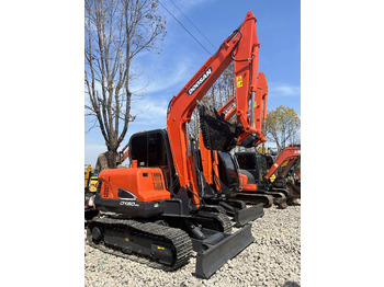 Kāpurķēžu ekskavators DOOSAN DX60