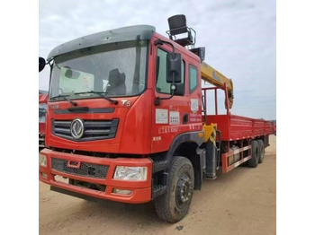 Kravas auto ar manipulatoru DONGFENG