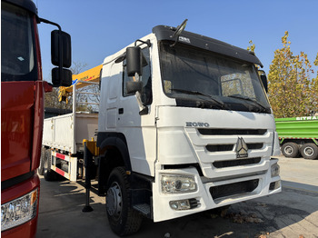 Kravas auto ar manipulatoru SINOTRUK HOWO
