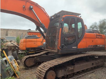 Kāpurķēžu ekskavators DOOSAN DX260