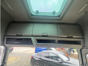 Kabīne un interjers FORD