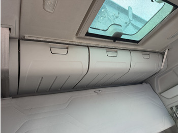 Kabīne un interjers FORD