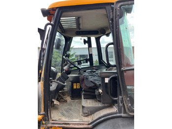 Riteņu iekrāvējs JCB TM220