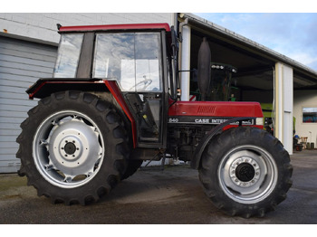 Traktors CASE IH 840