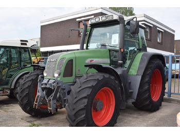 Traktors FENDT 700 Vario
