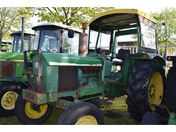 Traktors JOHN DEERE 2130