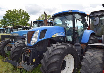 Traktors NEW HOLLAND T7000