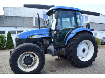 Traktors NEW HOLLAND TD5