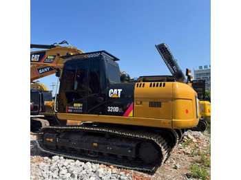 Kāpurķēžu ekskavators CATERPILLAR 320D2