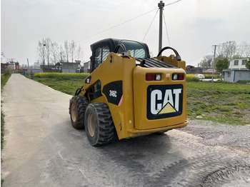 Kompaktiekrāvējs CATERPILLAR