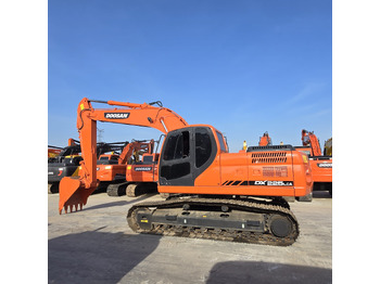 Kāpurķēžu ekskavators DOOSAN DX225LCA