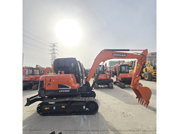 Kāpurķēžu ekskavators DOOSAN DX60