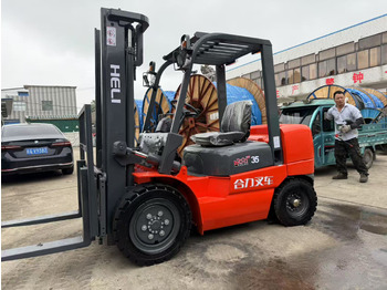 Dīzeļiekrāvējs HELI