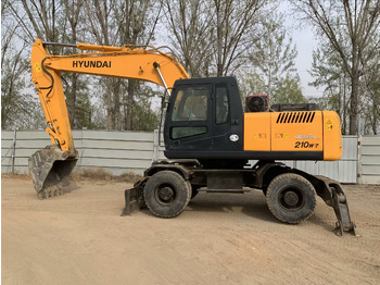 Riteņu ekskavators HYUNDAI R210