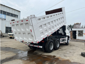 Kravas automašīna pašizgāzējs SINOTRUK HOHAN 6x4: foto 4 Kravas automašīna pašizgāzējs SINOTRUK HOHAN 6x4: foto 4