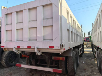 Kravas automašīna pašizgāzējs SINOTRUK HOWO 8x4: foto 3