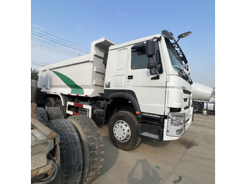 Kravas automašīna ar slēgto virsbūvi SINOTRUK HOWO: foto 2