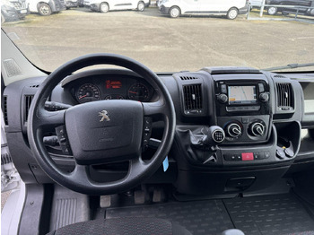 Interior photo 1: Mazs furgons Peugeot Boxer 330 L1H1 2.2 BLUEHDI S&S 140CH ASPHALT