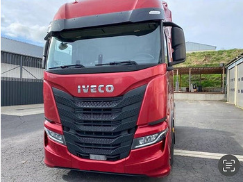 Vilcējs IVECO S-WAY