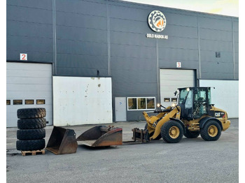 Riteņu iekrāvējs CATERPILLAR 908H