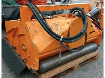 Pļaujmašīna-smalcinātājs DÜCKER