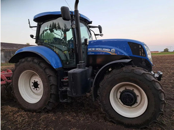 Traktors NEW HOLLAND T7.200