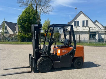 Dīzeļiekrāvējs DOOSAN