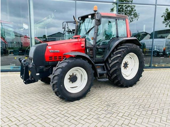 Traktors VALTRA 6850