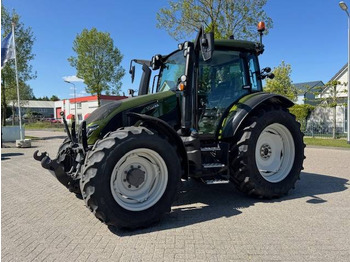 Traktors VALTRA
