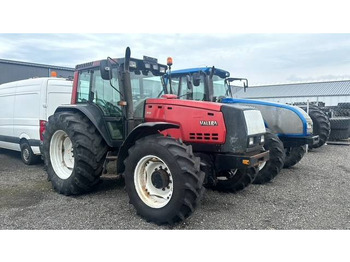 Traktors VALTRA 8450