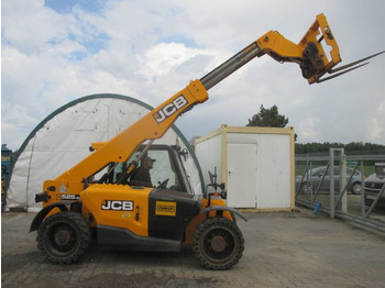 Teleskopiskais iekrāvējs JCB