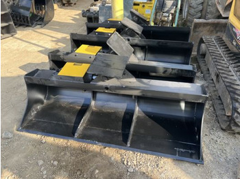 Ekskavatora kauss Godet de curage inclinable pour minipelle 4T - 6T: foto 3