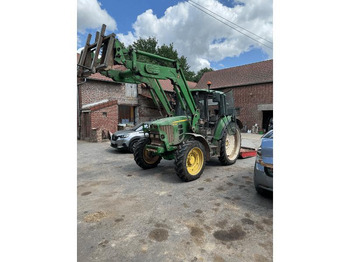 Traktors JOHN DEERE 6230