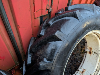 Riepa Renkaat 12.4R28 vannekehillä: foto 4