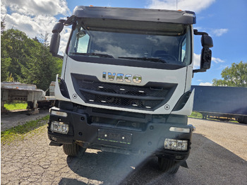 Kravas automašīna pašizgāzējs IVECO TRAKKER 500 8x4 EURO6 Bordmatik: foto 2