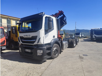 Kravas auto ar manipulatoru IVECO Stralis