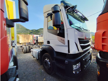 Kravas automašīna ar slēgto virsbūvi IVECO Stralis