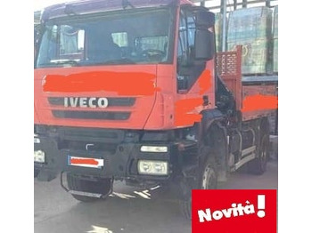 Kravas auto ar manipulatoru IVECO Trakker