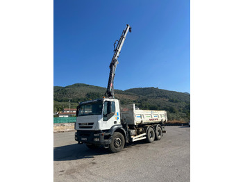 Kravas auto ar manipulatoru IVECO Trakker