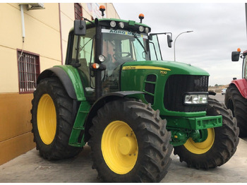 Traktors JOHN DEERE 7530