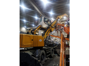 Atkritumu iekrāvējs LIEBHERR LH 22 M