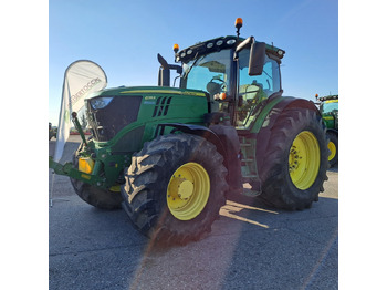 Traktors JOHN DEERE 6215R