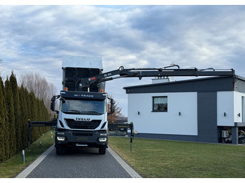 Kravas auto ar manipulatoru IVECO Trakker