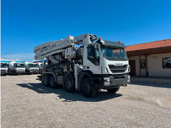 Betona sūknis ar mikseri IVECO Trakker
