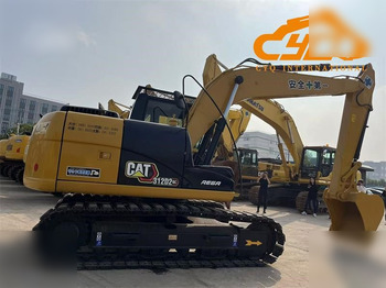 Kāpurķēžu ekskavators CATERPILLAR 312D2 GC: foto 2