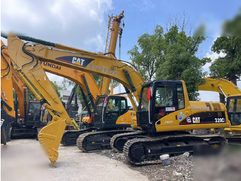 Kāpurķēžu ekskavators CATERPILLAR 320CL