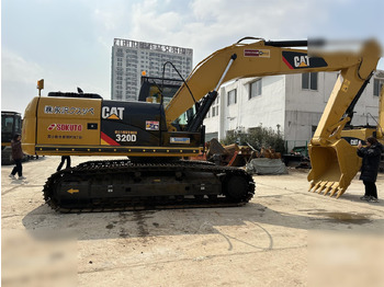 Kāpurķēžu ekskavators CATERPILLAR 320D
