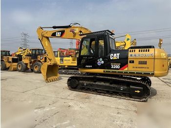 Kāpurķēžu ekskavators CATERPILLAR 320D