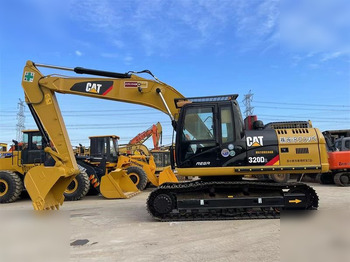 Kāpurķēžu ekskavators CATERPILLAR 320D2