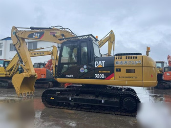Kāpurķēžu ekskavators CATERPILLAR 320D2